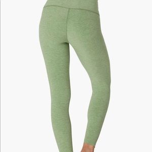 Beyond Yoga Pale Pine-Glade Green Workout Set